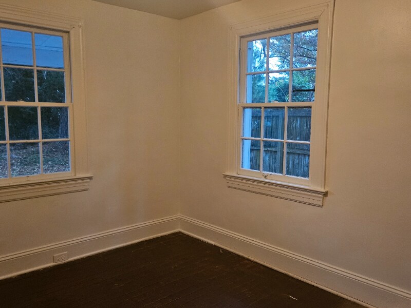 Building Photo - 504 Nelson St