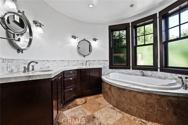 Building Photo - 250 Santo Tomas Ave