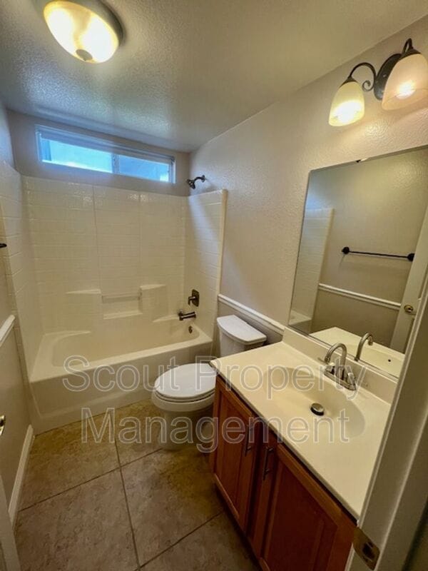 Building Photo - 33309 Morning View Dr