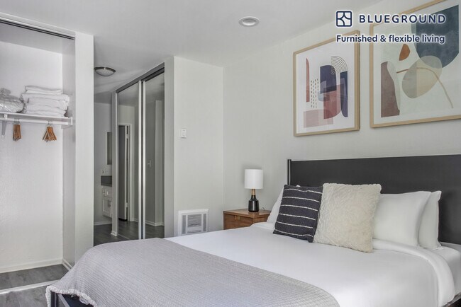 Building Photo - 17250 Sunset Blvd