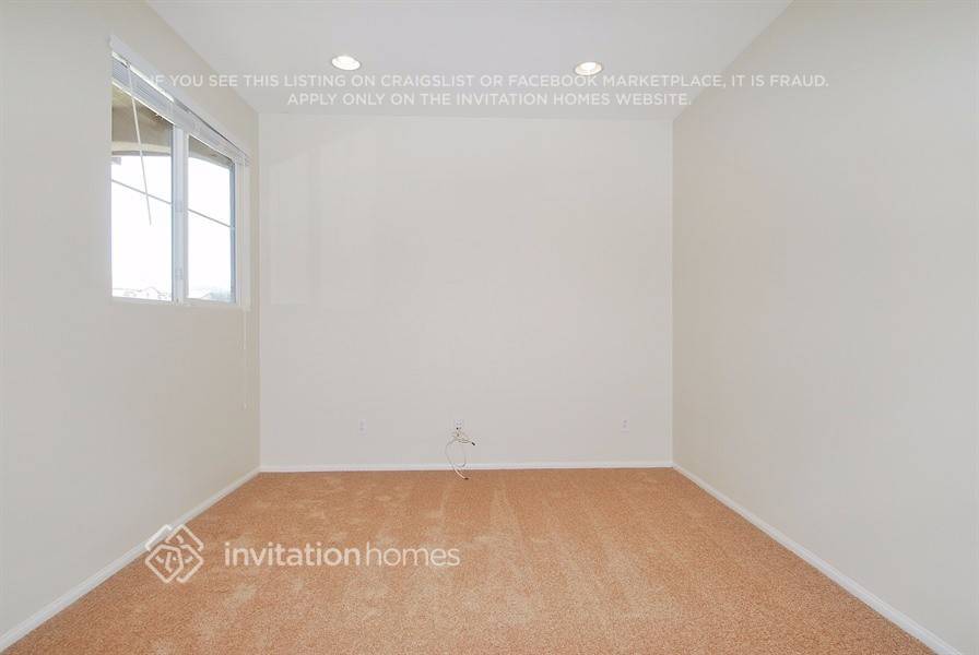 Building Photo - 1594 Leslie St