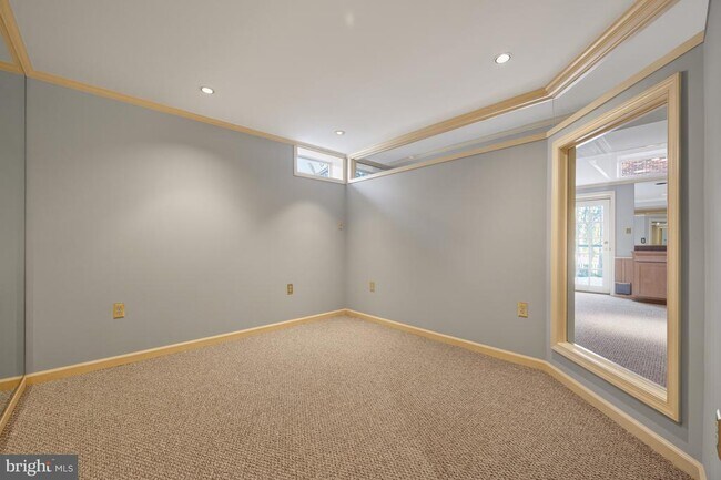 Building Photo - 8815 Surrey Ct