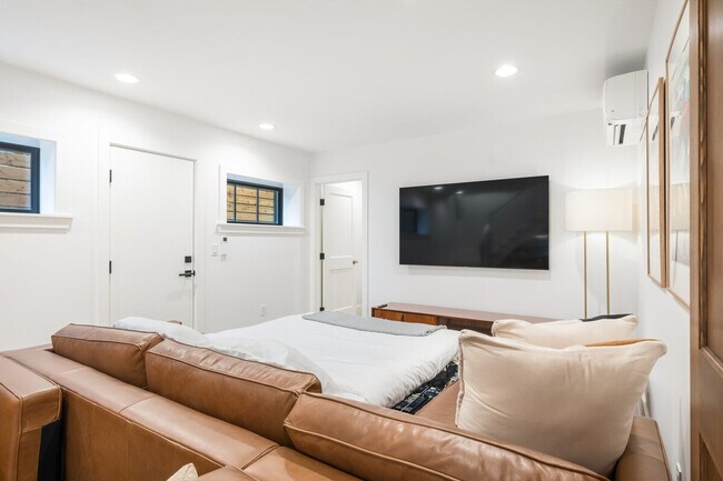 Building Photo - 2453 4th Ave W