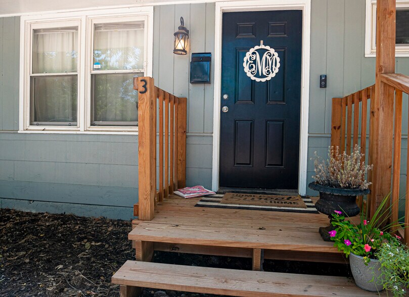 Building Photo - 3428 Charlotte St