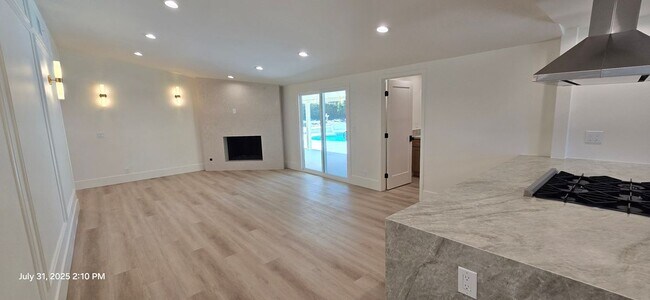 Building Photo - 3024 Sonrisa Dr