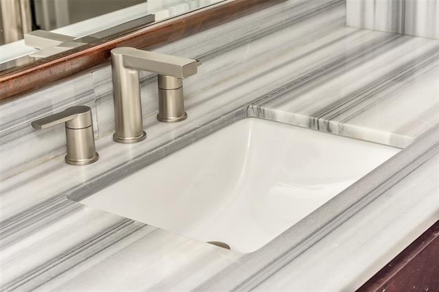 Building Photo - 7906 Royal Ln