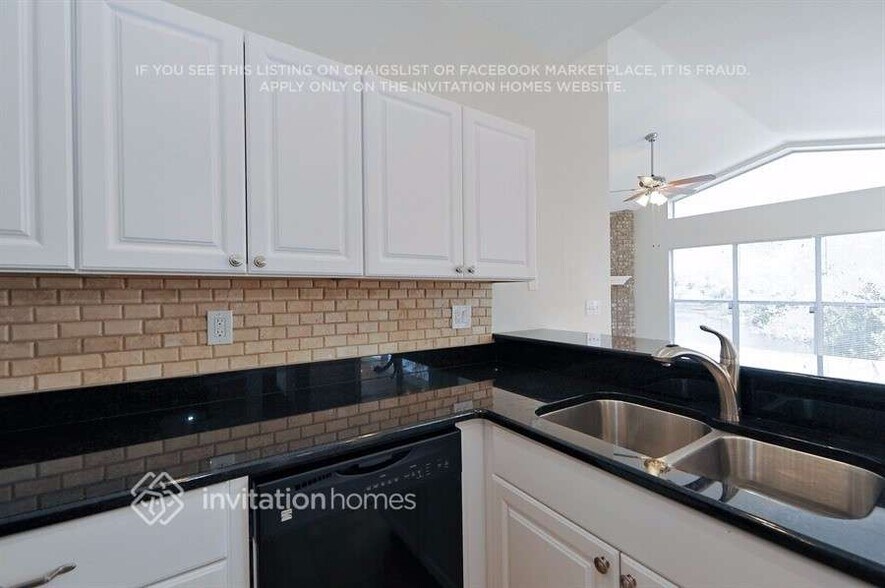 Building Photo - 1800 Wood Haven St