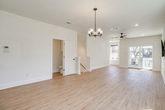 Building Photo - 2320 Benbrook Blvd