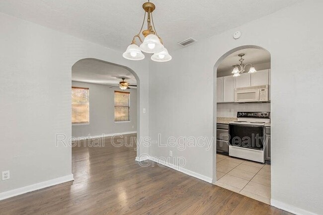 Building Photo - 4059 College St