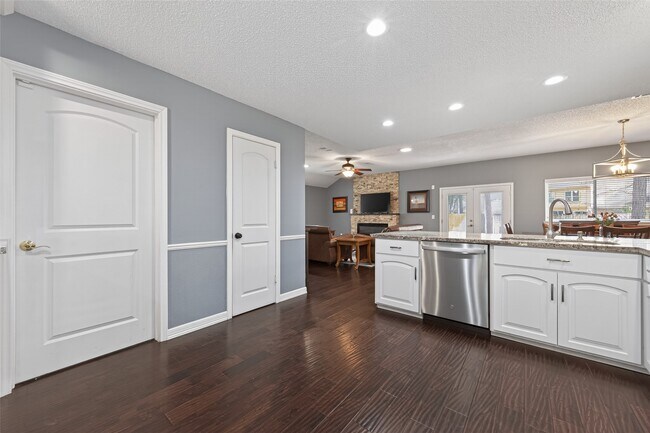 Building Photo - 35 Sheep Meadow Pl