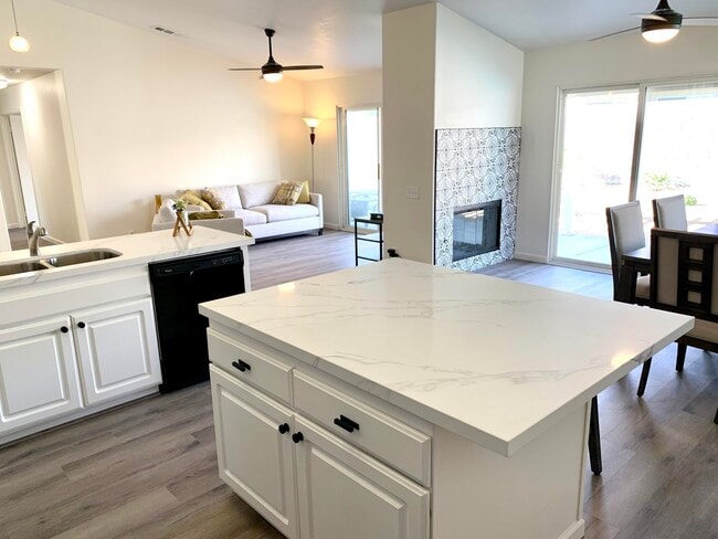 Building Photo - 78780 Birchcrest Cir