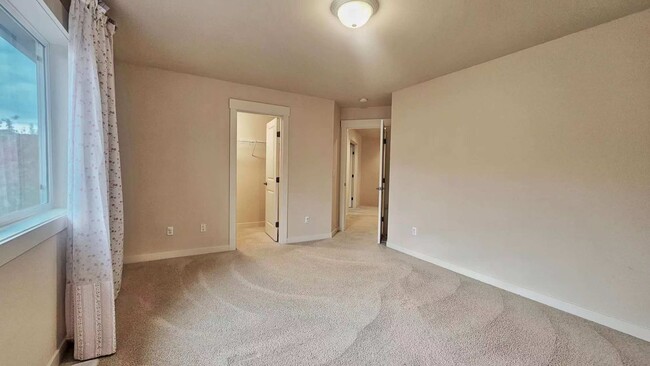 Building Photo - 10844 Muirwood Way NE