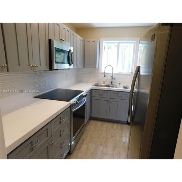 Building Photo - 2375 SW 21st Ter