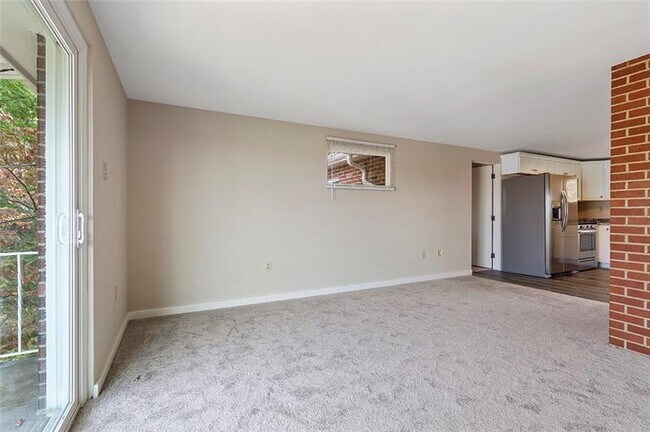 Building Photo - 8966 Knoll St