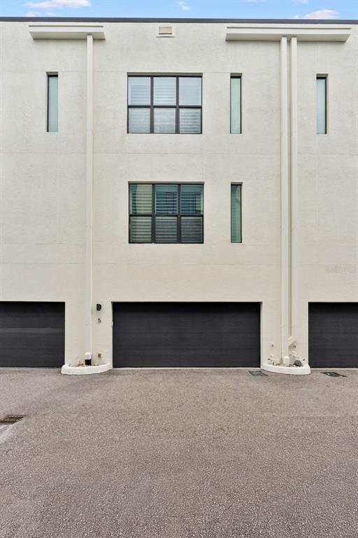 Building Photo - 4810 W McElroy Ave