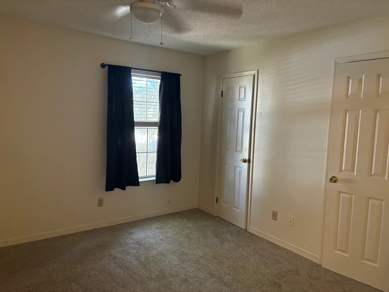 Building Photo - 3839 Belle Meade Ct
