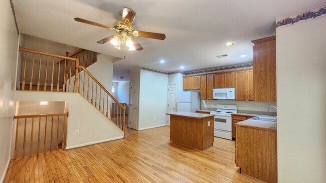 Building Photo - Townhome in Island Creek Subdivision