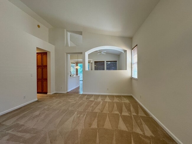 Building Photo - CLEAN AND COZY ONE STORY 3 BED, 2 BATH IN ELK GROVE