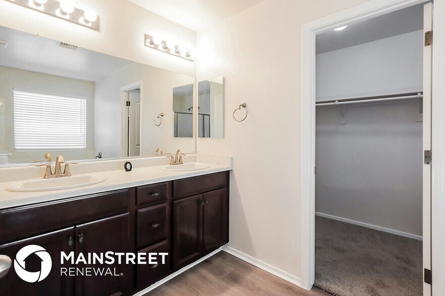 Building Photo - 1027 E Madera Grove Ln