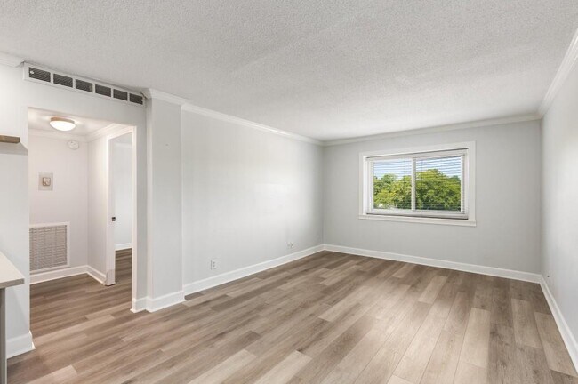 Building Photo - 2285 Peachtree Rd NE