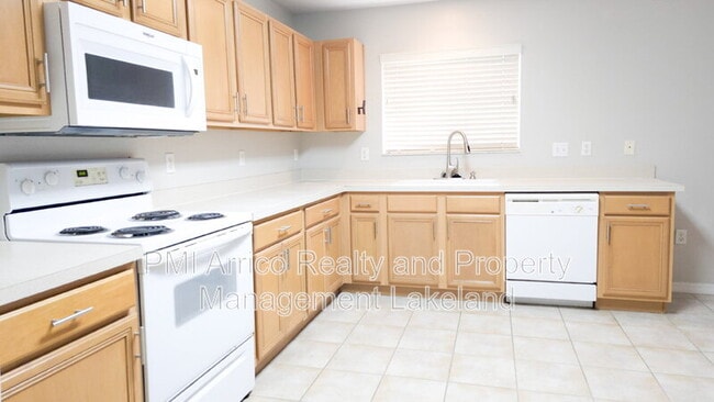 Building Photo - 6955 Lake Eaglebrooke Dr