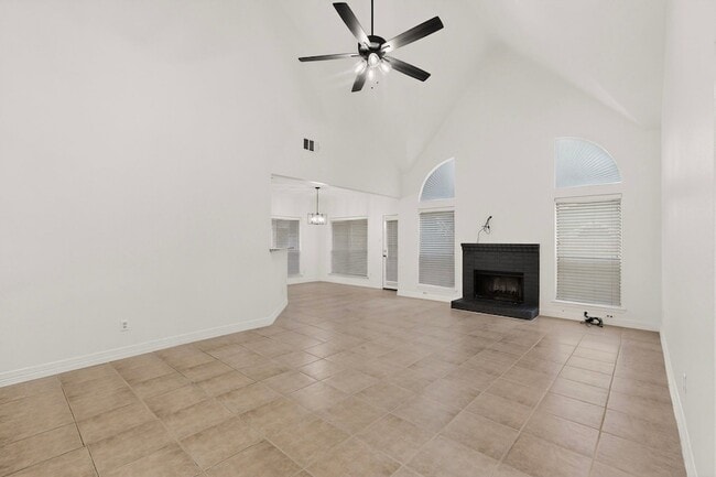 Building Photo - 817 Edmonton Dr