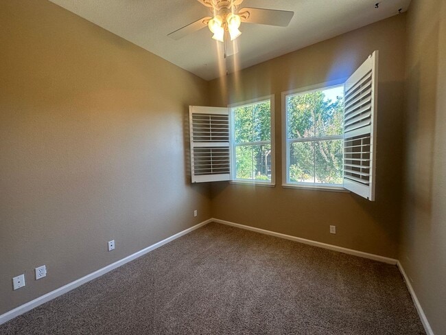 Building Photo - 9456 Vintner Cir