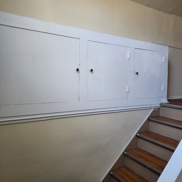 Building Photo - 896 Delia Ave