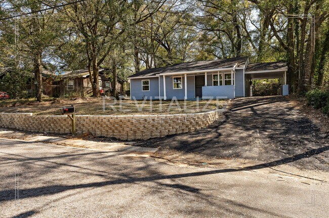 Building Photo - 3 BR 2 BA Home with Fenced Yard & Carport