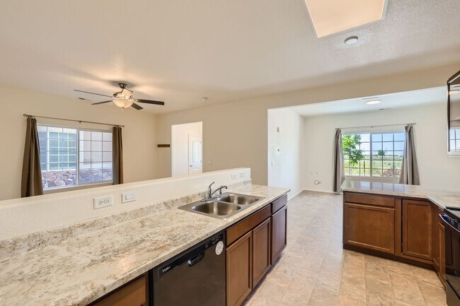 Building Photo - 3 bedroom townhome on north side, attached...