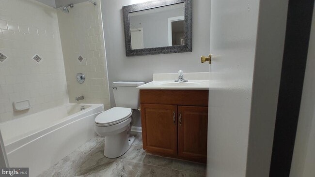 Building Photo - 8638 Saxon Cir
