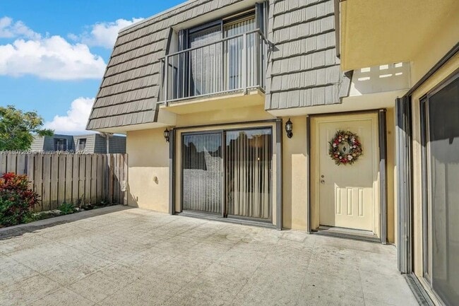 Building Photo - 629 6th Way