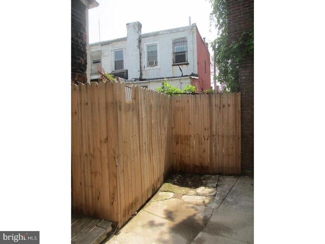 Building Photo - 1239 N 28th St