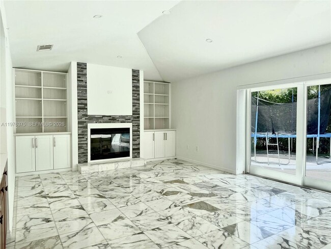 Building Photo - 4934 NW 94th Doral Pl