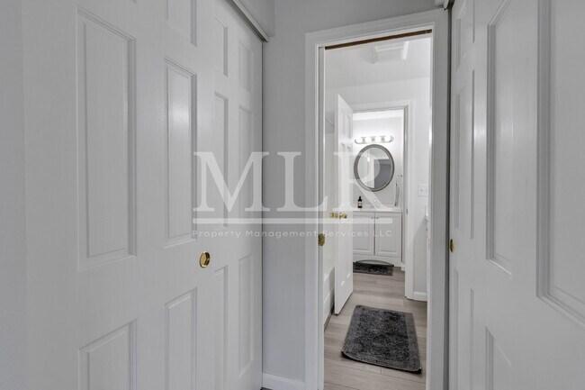 Building Photo - Modern Comfort in Tumwater – Renovated Upstairs End Unit with Move-In Specials!