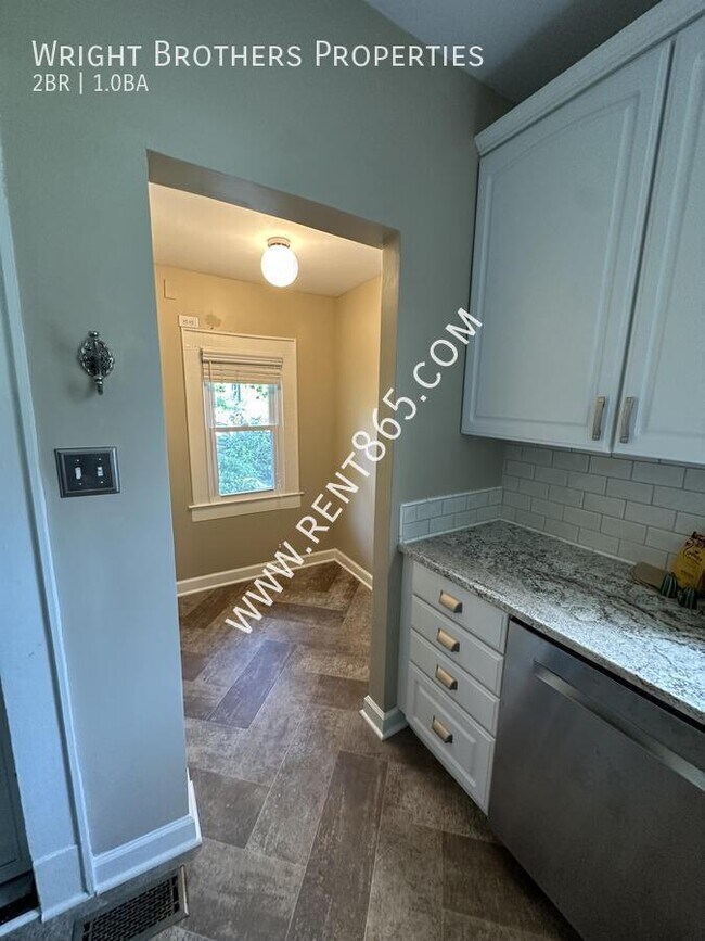 Building Photo - 2525 Bernhurst Dr