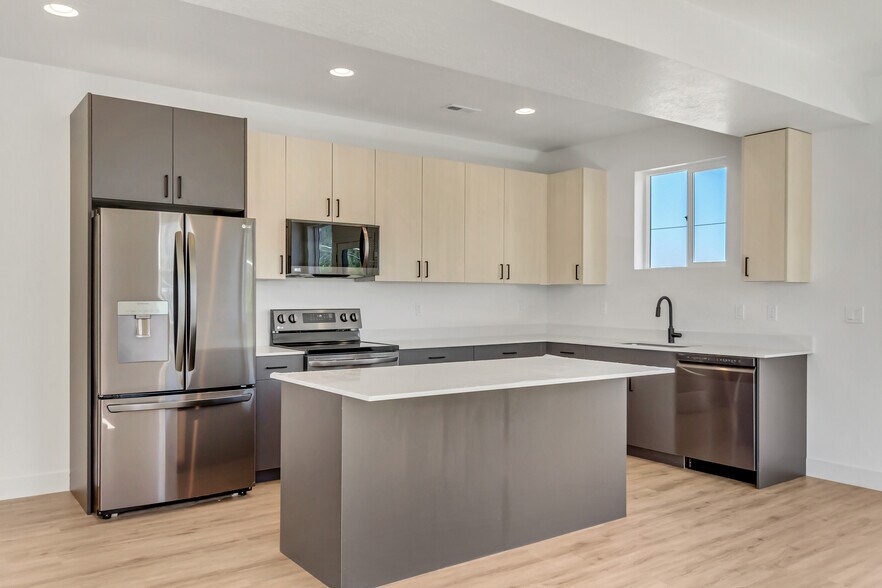 Building Photo - 5913 Wasatch Dr