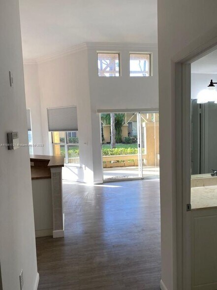 Building Photo - 4871 Via Palm Lakes Via