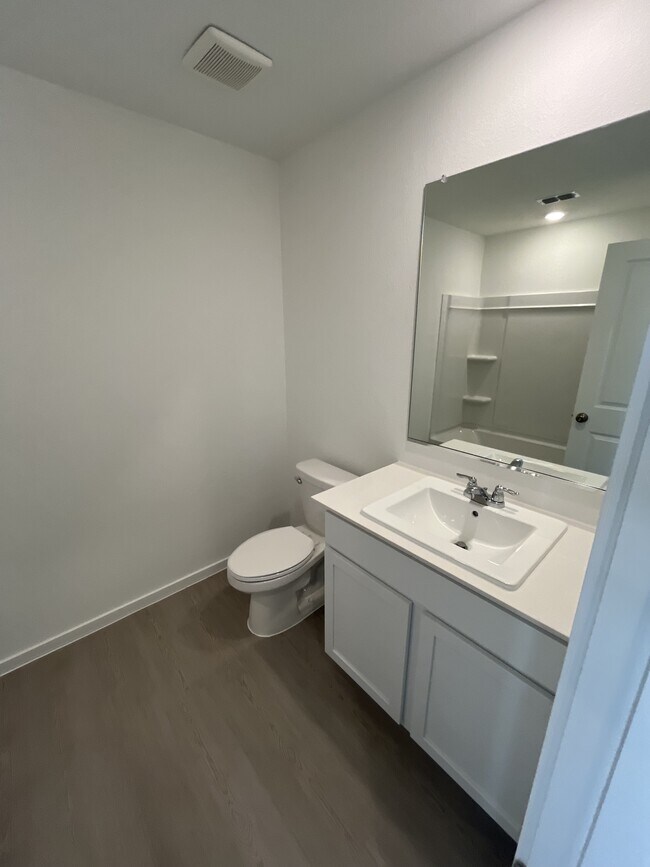 Building Photo - 1223 Falcon Hts Dr