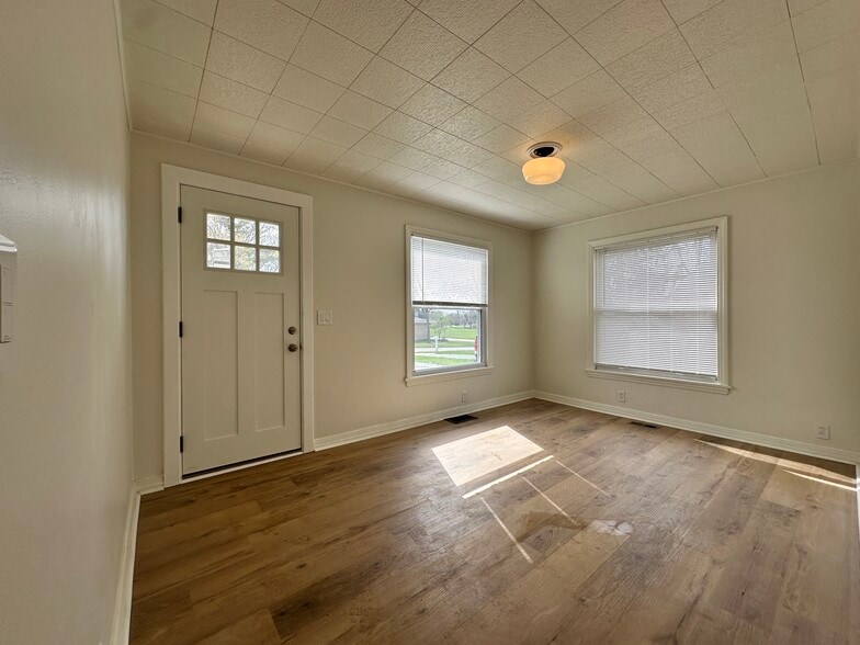 Building Photo - 307 S 5th Ave