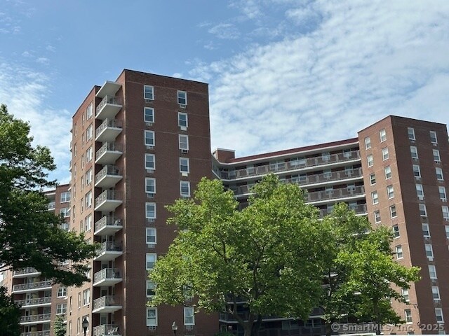 Building Photo - 91 Strawberry Hill Ave