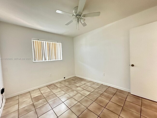 Building Photo - 1942 Thomas St