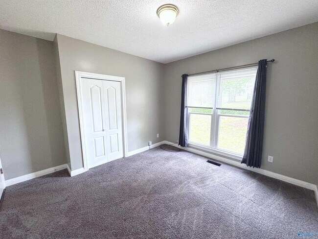 Building Photo - 192 Rosecliff Dr