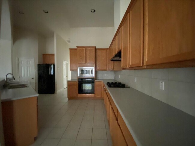 Building Photo - 10122 Meridian Lakes Dr