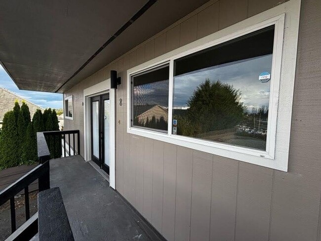 Building Photo - 14523 Hwy 99