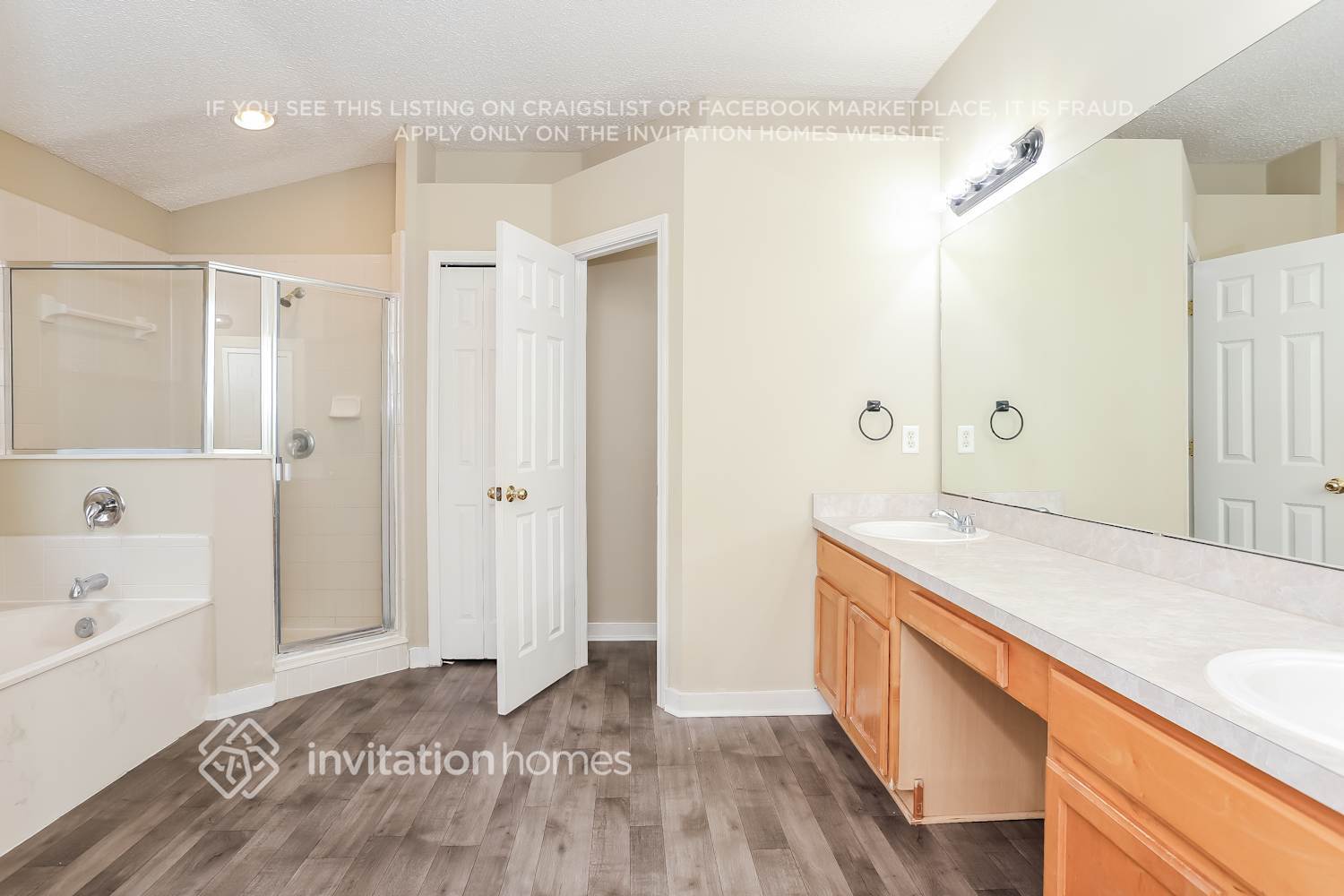 Building Photo - 12520 Gately Oaks Ln E