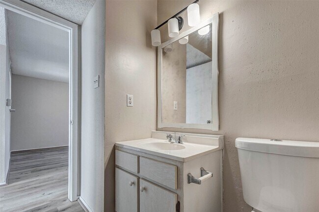 Building Photo - 2952 Meadowgrass Ln