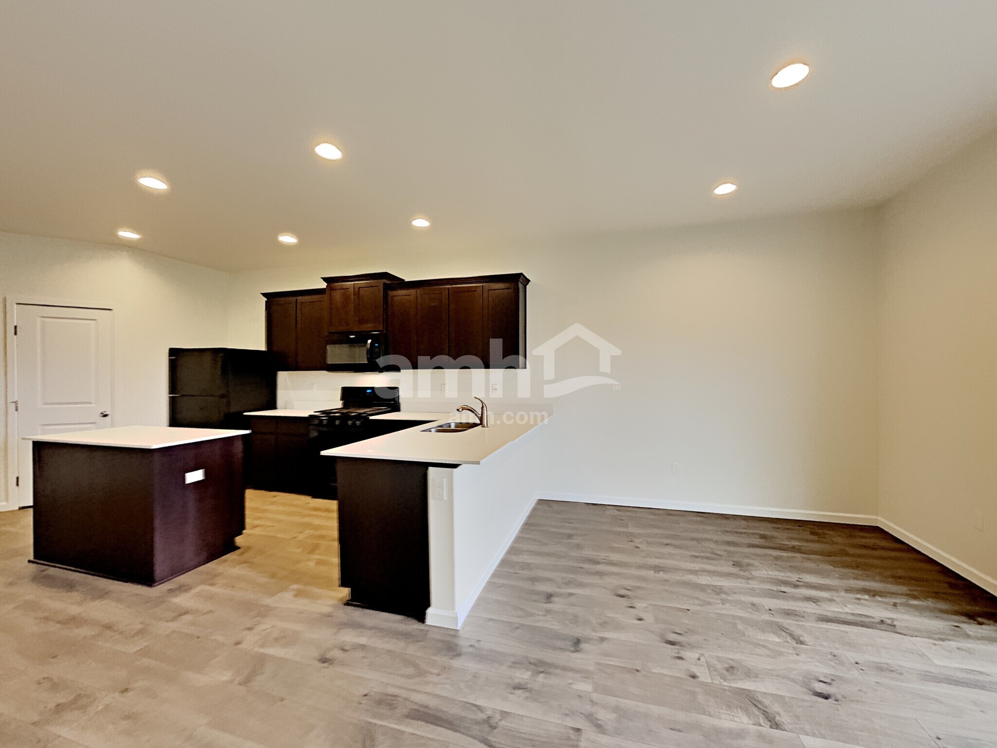 Building Photo - 2159 NW Woodland Dr