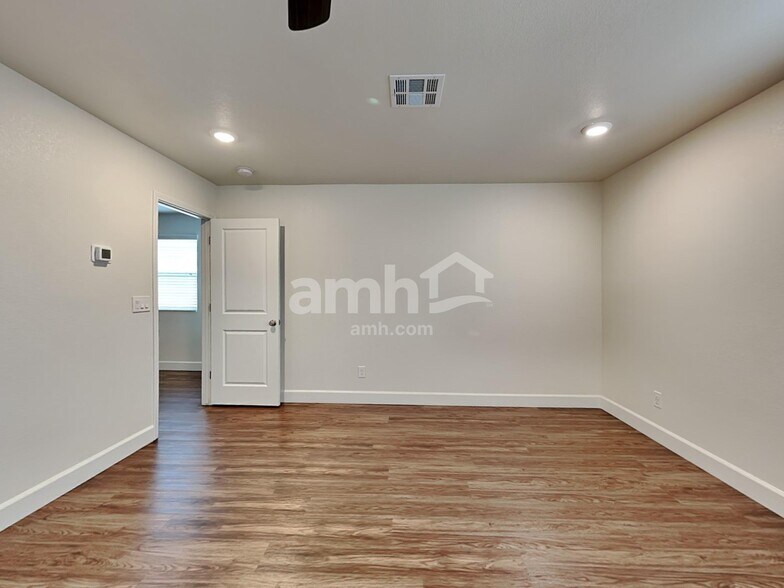 Building Photo - 1713 Viaggio Ave