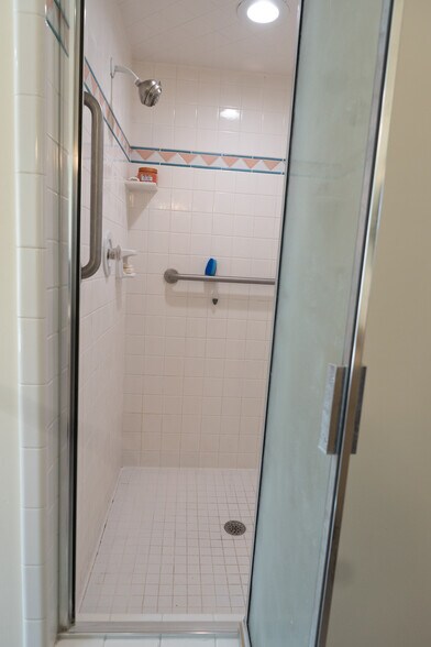 Building Photo - 562 Pheasant Way